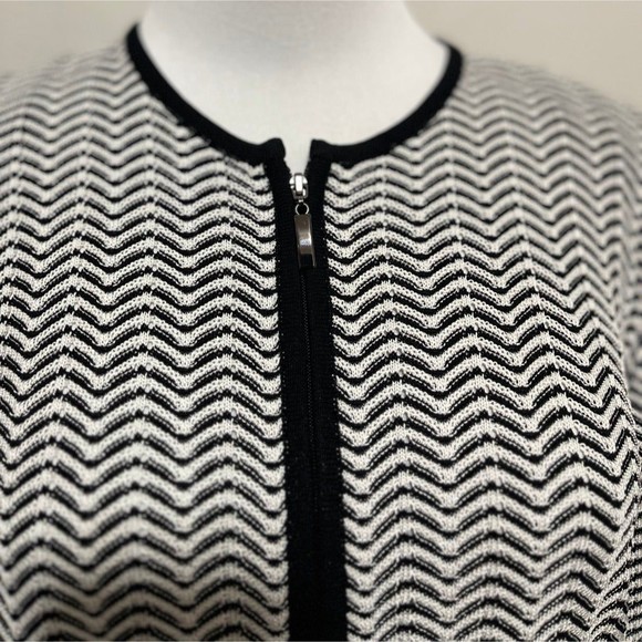 Exclusively Misook Black/White Chevron zip up Jacket - Picture 1 of 7